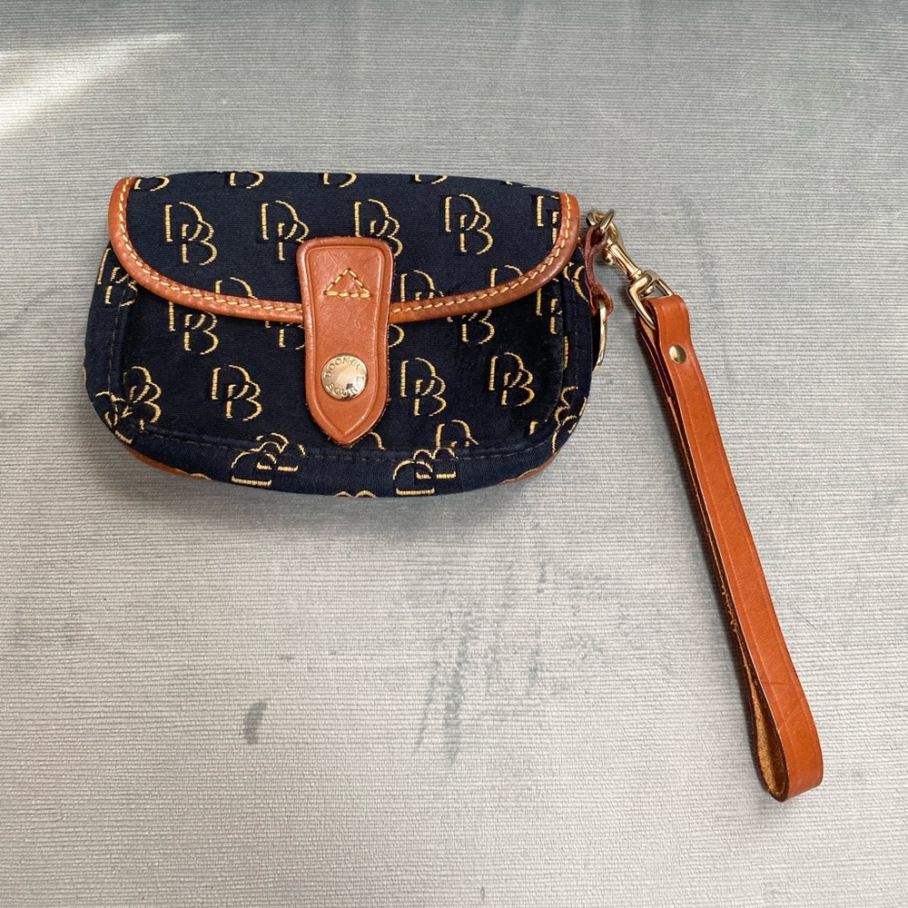 Dooney & Bourke Navy and Tan Wristlet NWOT made USA blue duck tag
